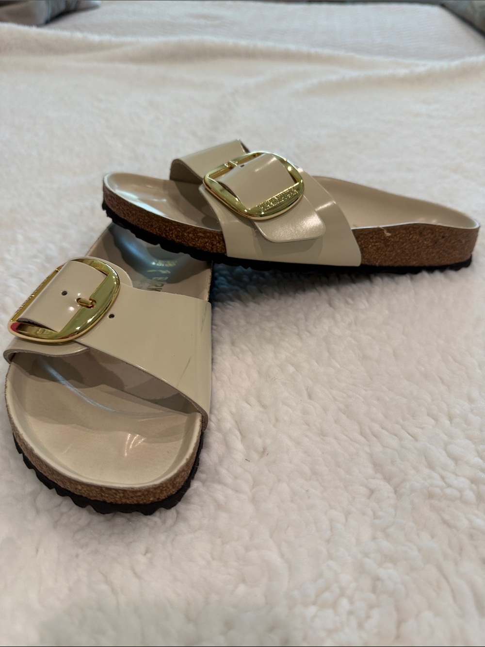 Birkenstock Patent Single Buckle Slide Sandals in Light Beige with Gold Buckle - Picture 3 of 5